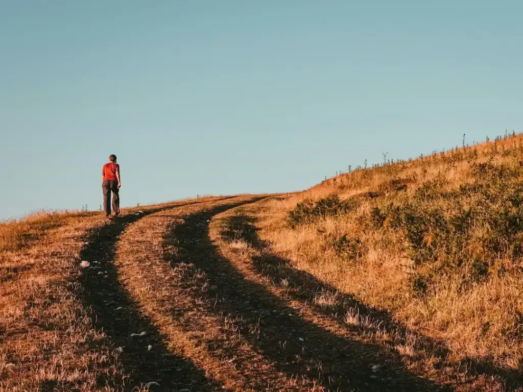 Why teams lose motivation — how the art critique model makes progress visible for creative leaders